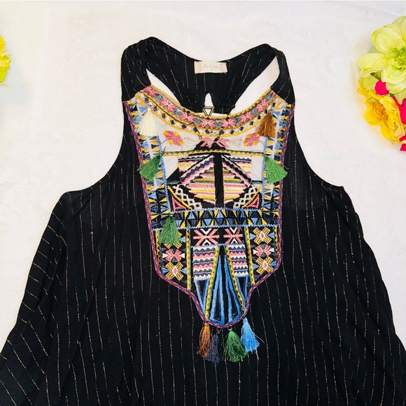 Embroidered tassels top - Picture 8 of 10